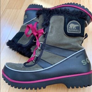Sorel green/pink/black Tivoli boots size 8